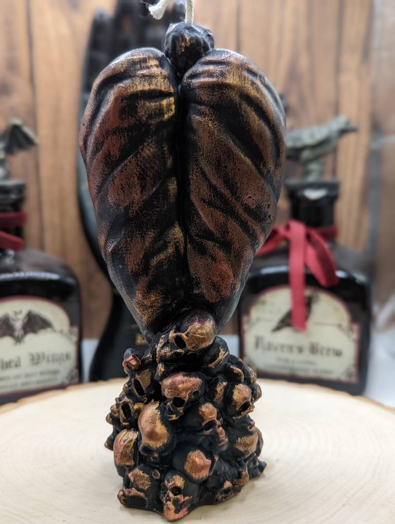 Lilith beeswax candle